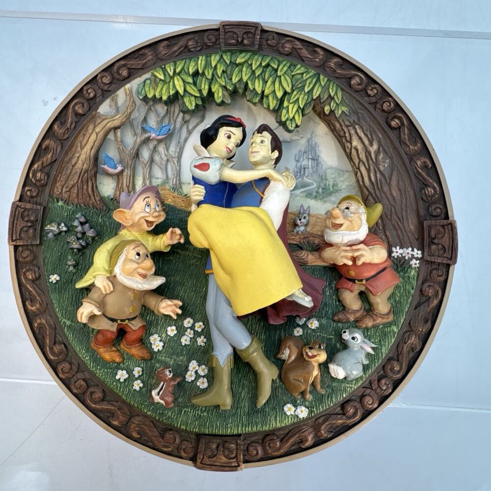 Vintage 1995 Disney 3D Collector Plate Snow White "A Wish Come True"